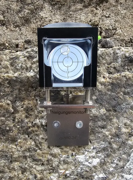 4proof Neigungsmonitor für Neigungsveränderungen (z.B. Gebäuden, Stützmauern, Holzkonstruktionen)- Detail